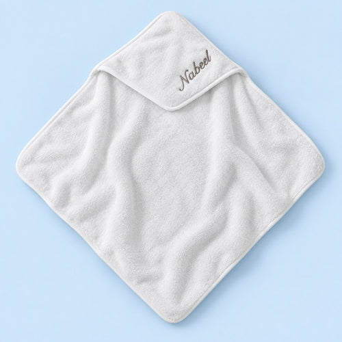 Cape de bain blanche à capuche brodée au prénom